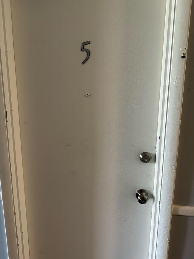 Building Photo - 1921 Oxford Cir