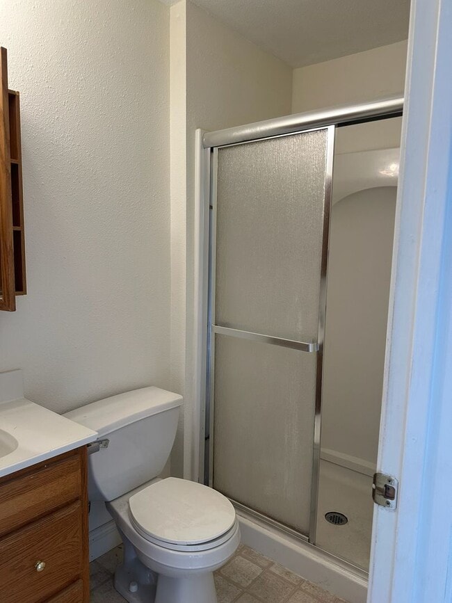 Building Photo - 619 Bowery St