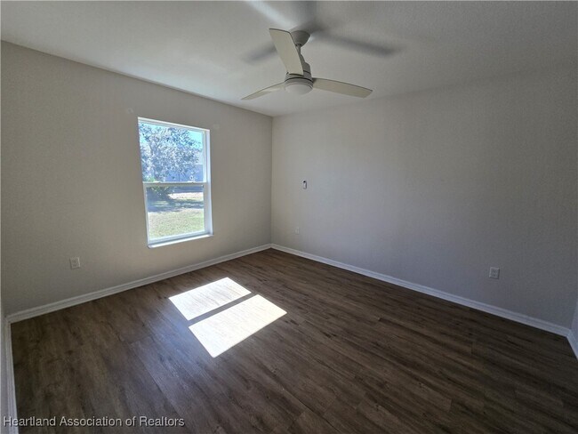 Building Photo - 6803 Dickinson Dr