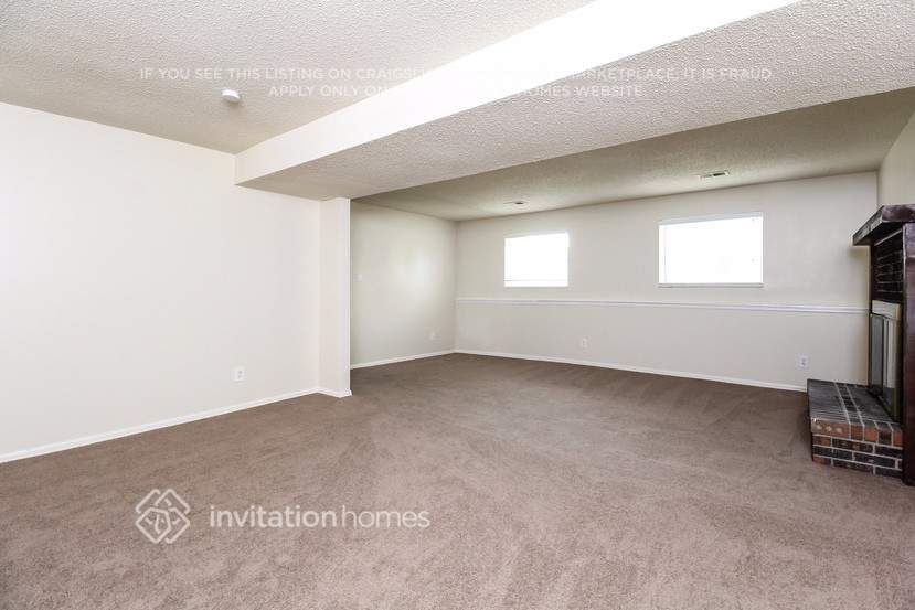 Building Photo - 10970 Newland St