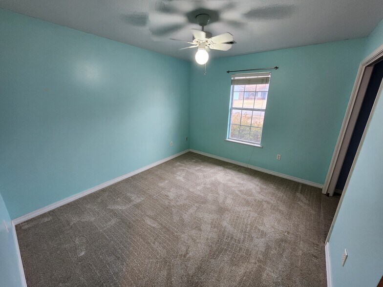 Building Photo - 644 W Oaklawn Dr