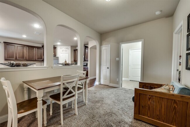 Building Photo - 1325 Realoaks Dr