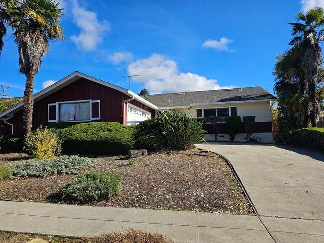 Building Photo - Beautifully updated 3-bedroom, 2-bath sing...