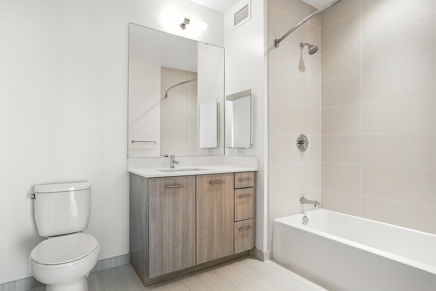 Building Photo - 37 W Randolph St