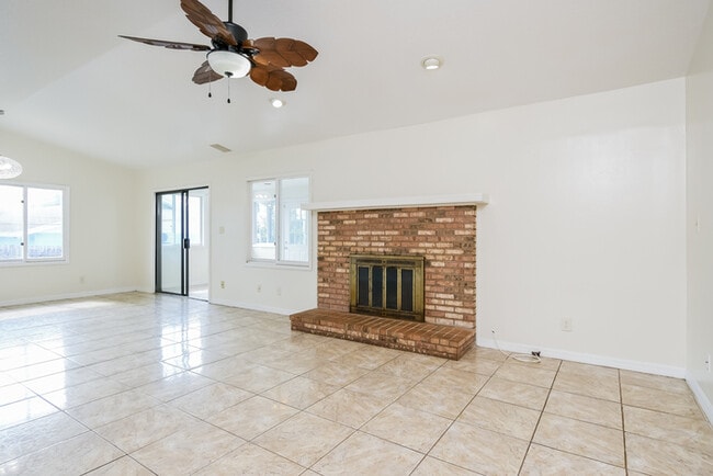 Building Photo - 6531 La Jolla St