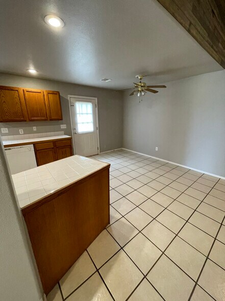 Building Photo - 63161 E 291 Rd