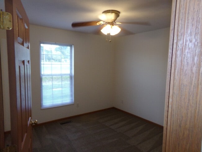 Building Photo - 106 Brookside Dr