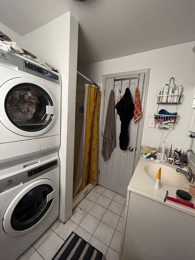 Building Photo - 759 Corinthian Ave