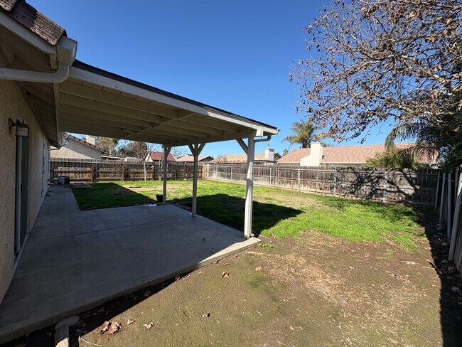 Building Photo - SE Visalia home Rent Ready!