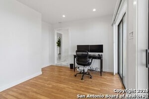 Building Photo - 107 Oak Crest