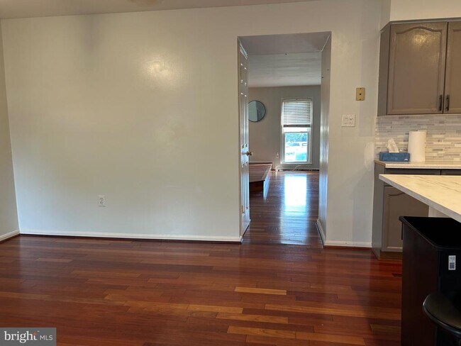 Building Photo - 46706 Bullfinch Square