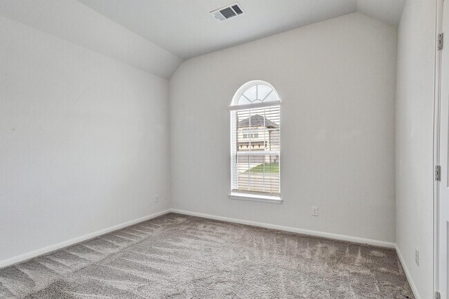 Building Photo - 211 Short Leaf Dr