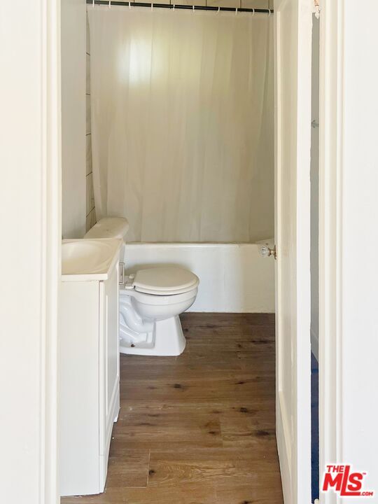 Building Photo - 522 W Vernon Ave