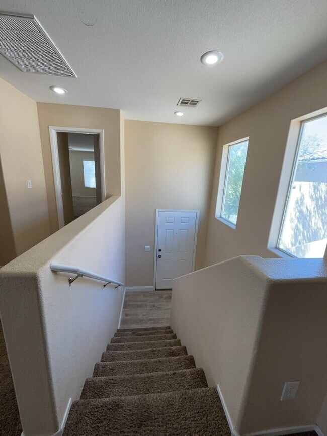 Building Photo - HOLIDAY SPECIAL! SIGN YOUR LEASE BY 12.31.25 AND RECEIVE THE FIRST 2 WEEKS RENT FREE!! Don't miss...