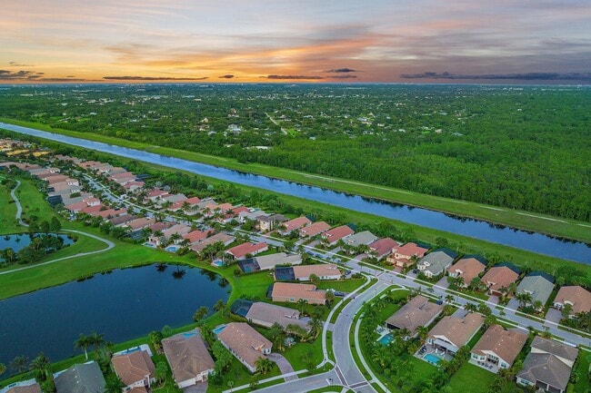 Building Photo - 236 Carina Dr