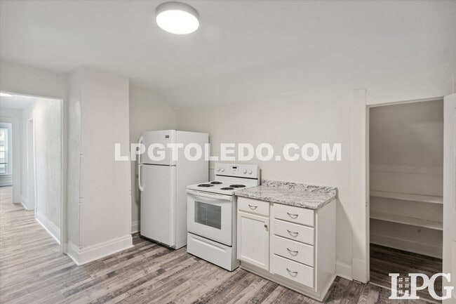 Building Photo - 4039 Vermaas Ave