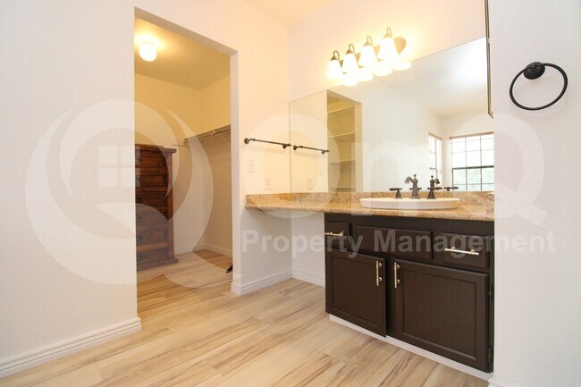 Building Photo - 3210 E Calle De La Punta