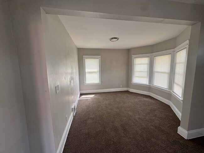 Building Photo - 2773 E 117th St