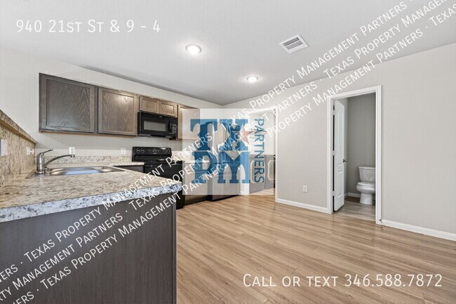 Building Photo - 940 21st St