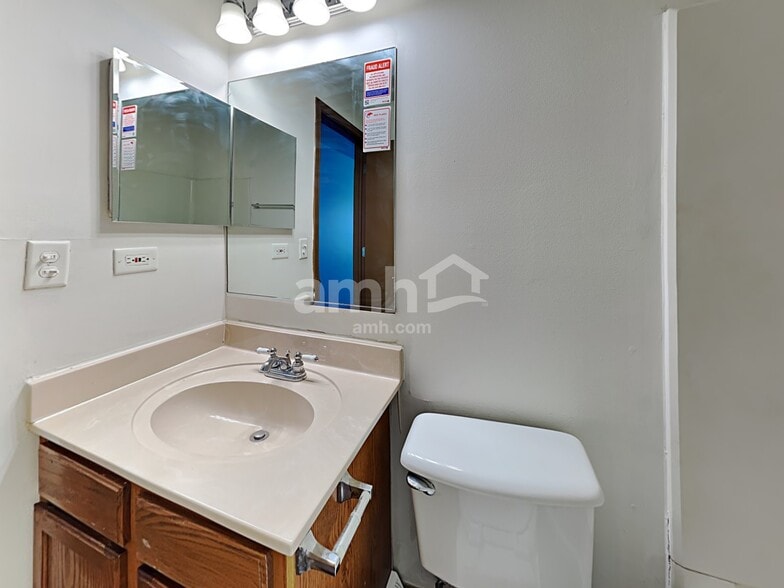 Building Photo - 544 Springwood Dr