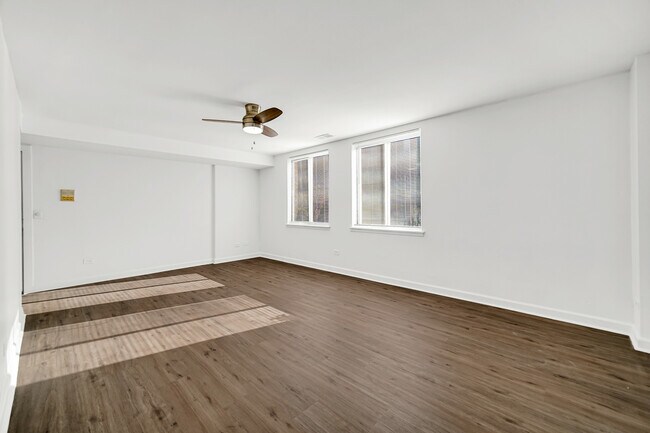 Building Photo - 2654 W 12th Pl