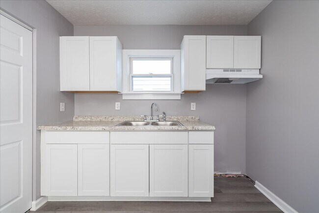 Building Photo - 4004 Grand Ave