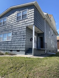 Building Photo - 452 Summit St