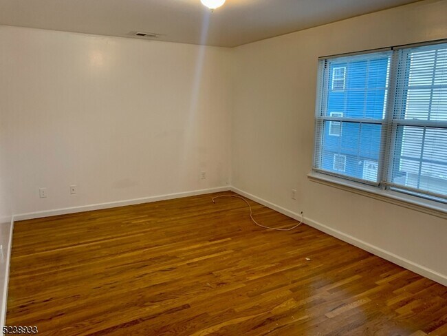 Building Photo - 559 Livingston St