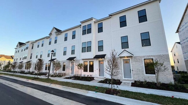 Building Photo - 15244 Groveside