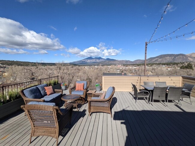 Building Photo - 538 S Fountaine St