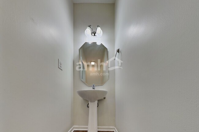 Building Photo - 145 Collenton Ln