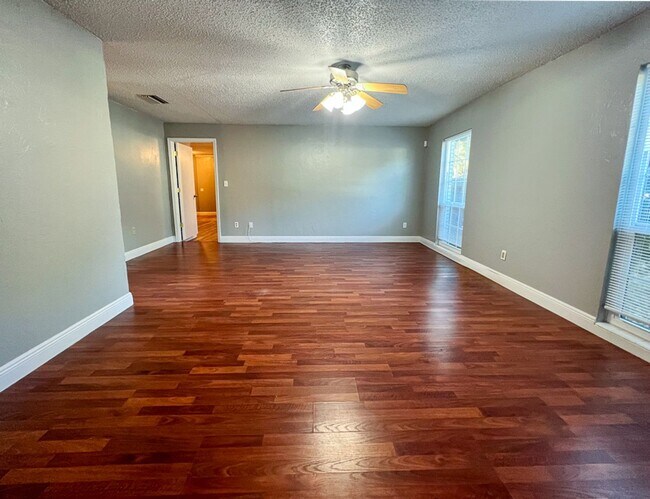 Building Photo - Pet Friendly 5BR/3BA Pool home in Northwoo...