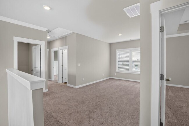 Building Photo - 4787 Wellesley Dr