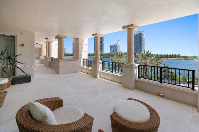 Building Photo - 7133 Fisher Island Dr