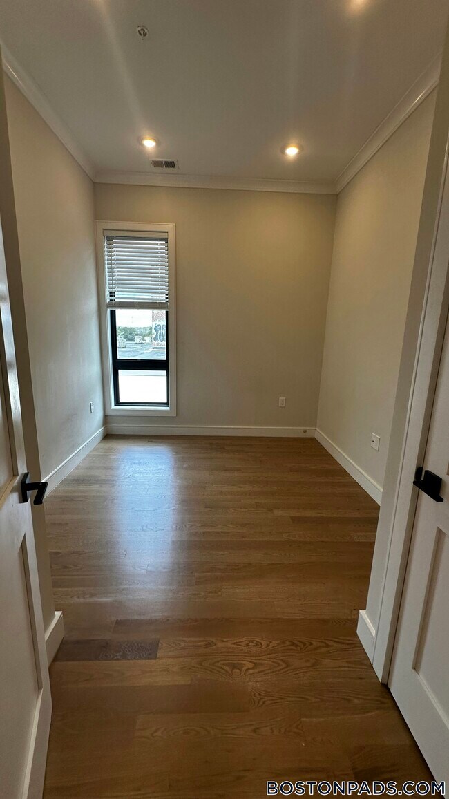 Building Photo - 16-18 HighGate St.