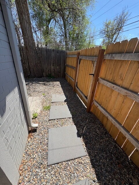 Building Photo - Beautiful Ground Level 2 Bedroom in Lakewood w/ In-Unit W/D!- Pets Welcome!