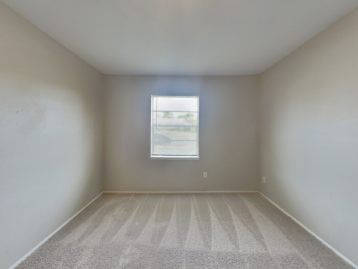 Building Photo - 116 Yorkshire Dr