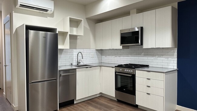 Building Photo - 1803 20th Ave