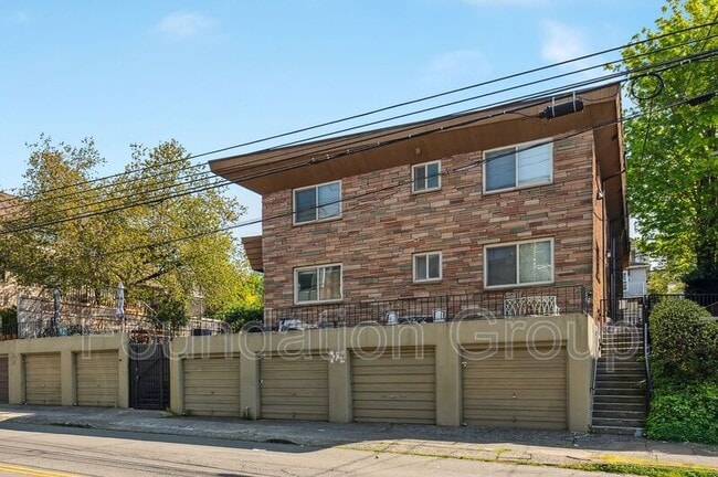 Building Photo - 118 12th Ave E