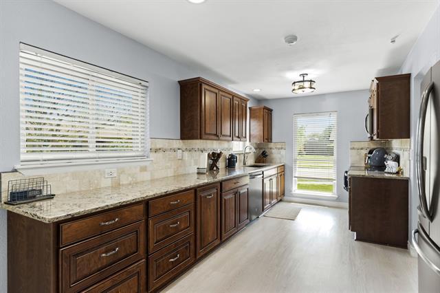 Building Photo - 2113 Victoria Rd