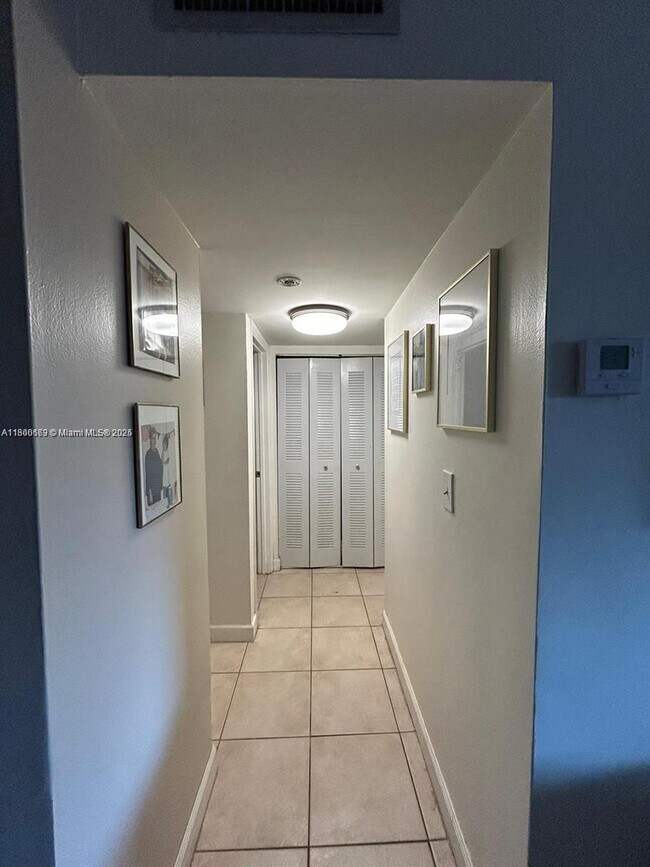Building Photo - 8550 SW 109th Ave