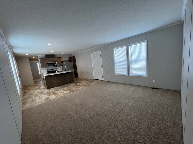 Building Photo - 15856 Marentette Dr