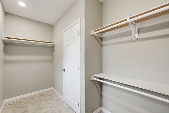 Building Photo - Bright, Fresh & Pet-Friendly — 3BR Retreat Minutes from U of A