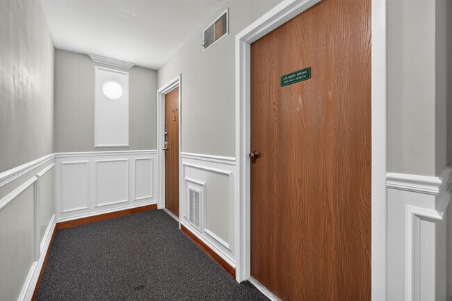 Building Photo - 718 Rodenburg Rd