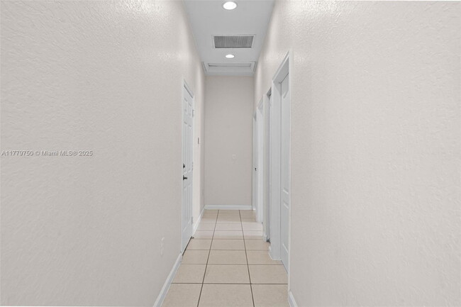 Building Photo - 1270 NE 39th Ave