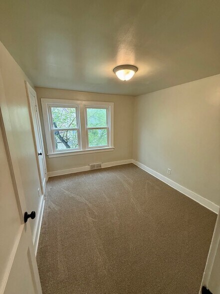 Building Photo - 7 Borthwick Ave