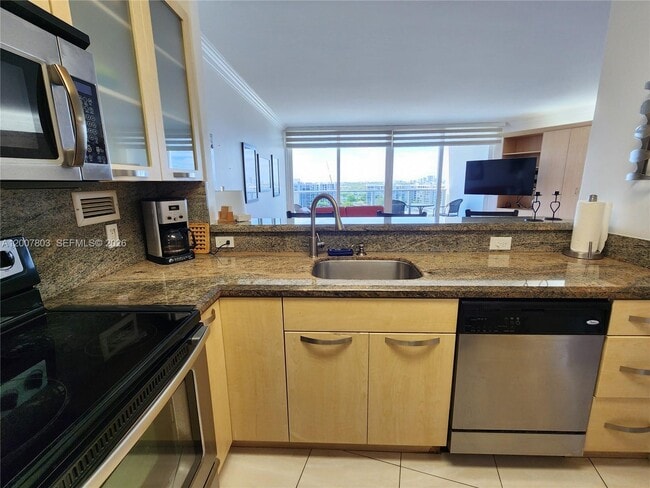 Building Photo - 3505 S Ocean Dr