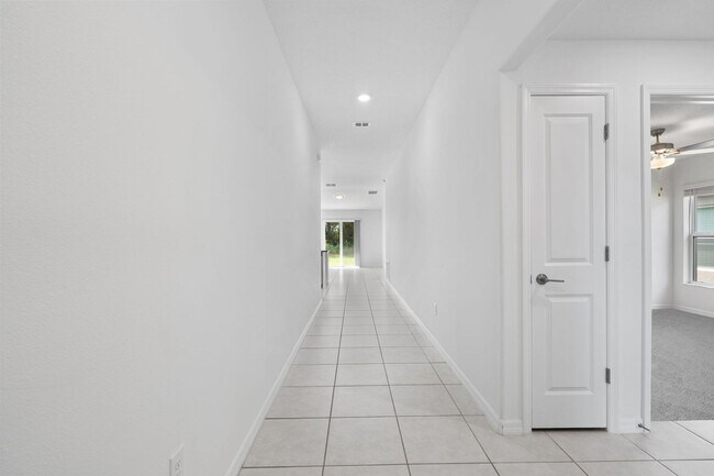 Building Photo - ***MOVE-IN SPECIAL, $500 OFF 2ND MONTH*** ...