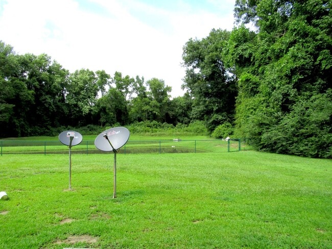 Building Photo - Three Bedroom Townhome in Richlands Close to Everything!!