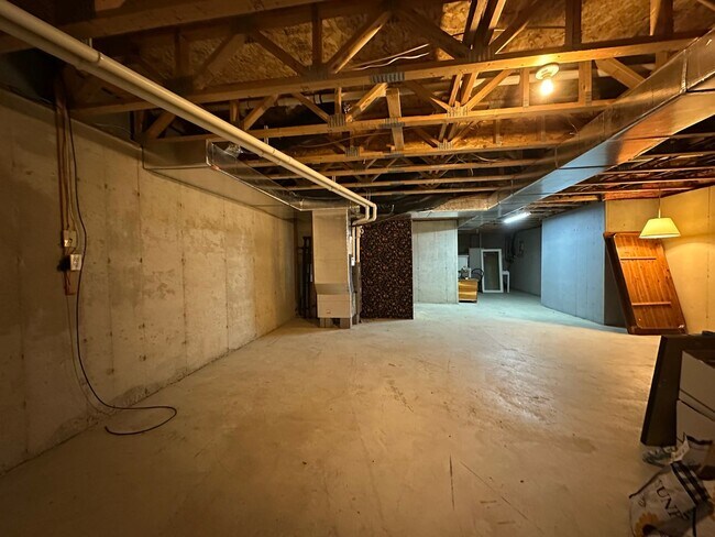 Building Photo - 3685 Clauss Dr
